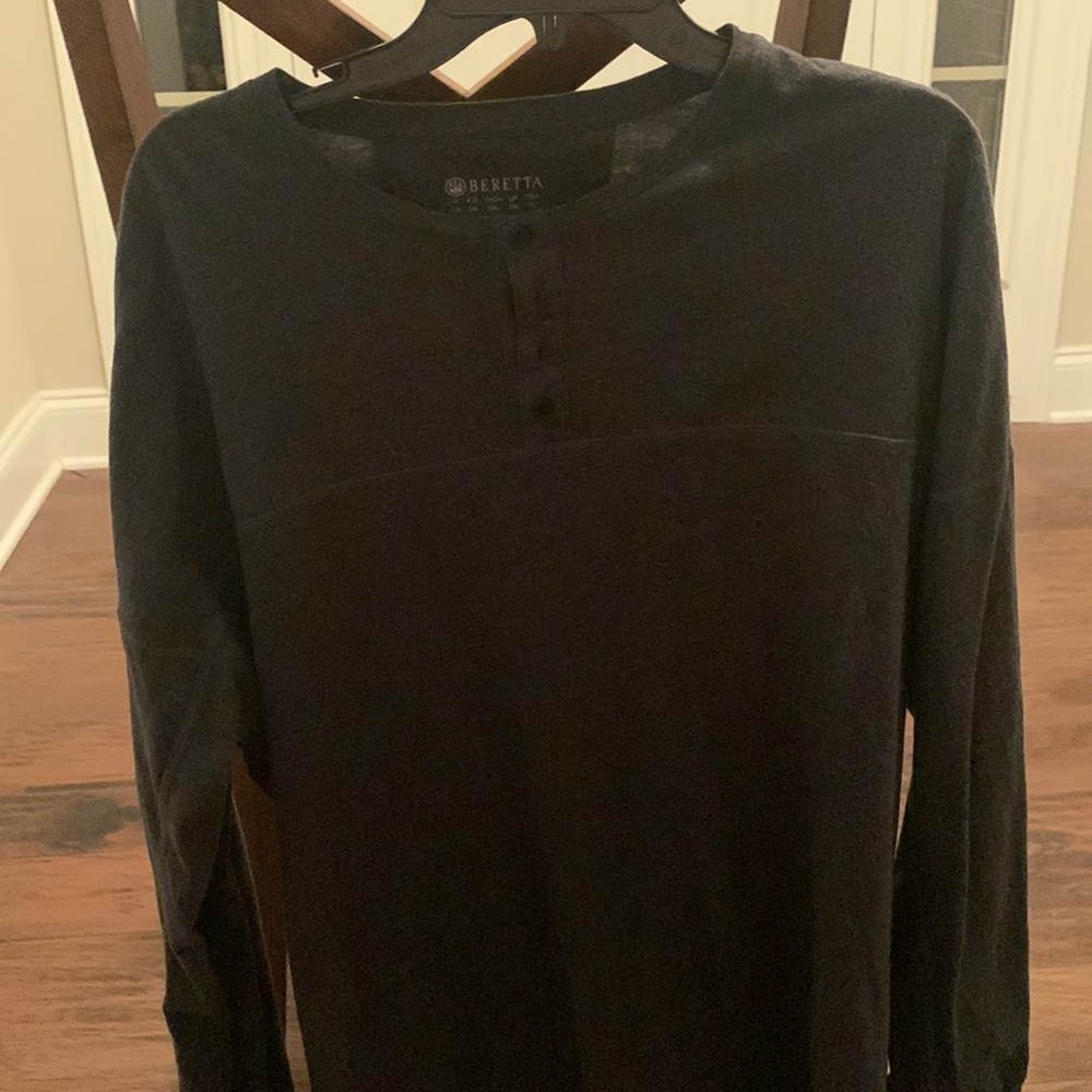 Beretta men’s 2XL black long sleeve shirt.
